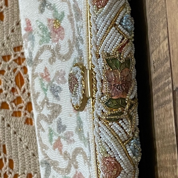 Vintage Beaded Floral Ivory Handbag - Picture 8 of 8